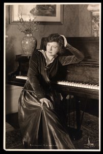 Kahleen MacDonell, c.1914